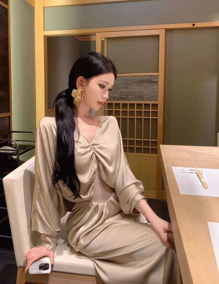 法式名媛风高级感纯欲褶皱蕾丝拼接连衣裙辣妹性感显瘦包臀长裙女