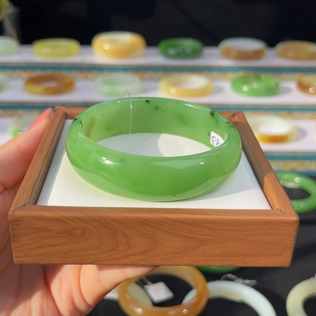 未镶嵌手镯和田玉青翠碧绿猕猴桃