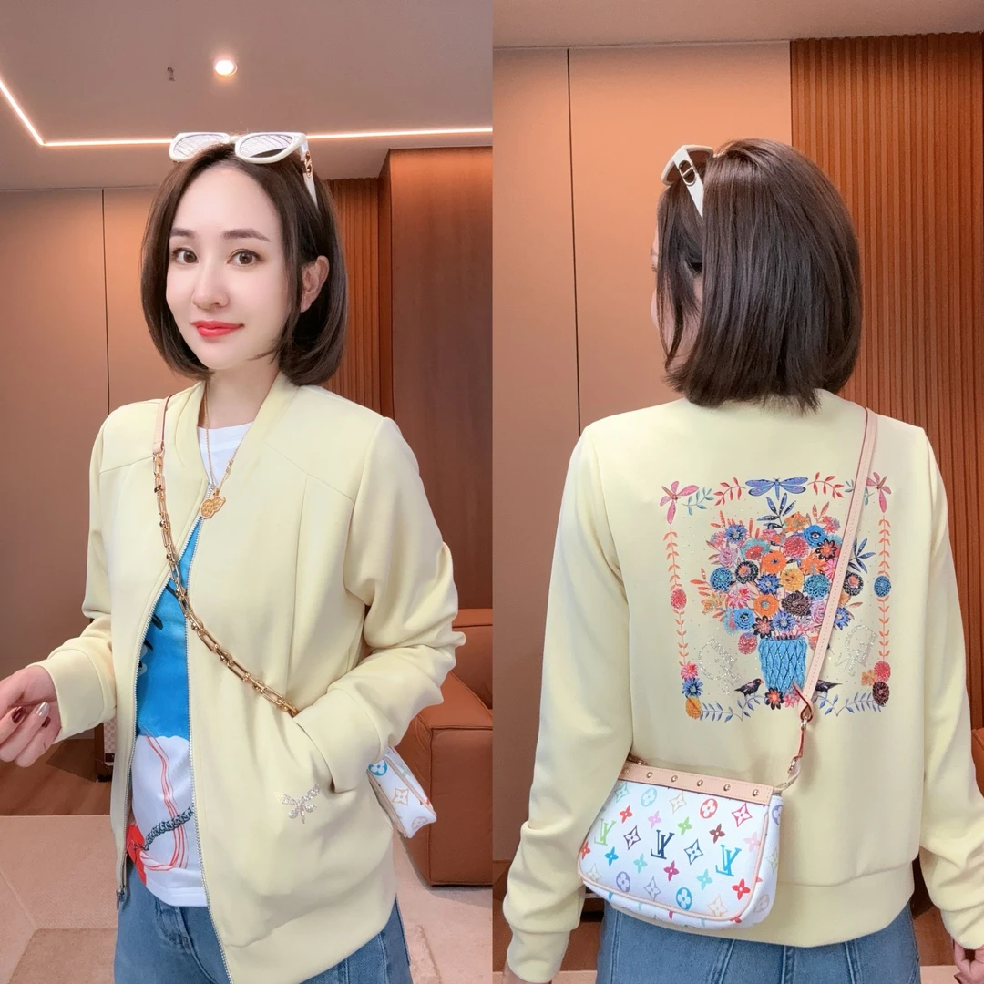 JDND轩羽【奶芙花园】早秋时尚重工烫钻棒球服外套XY2540