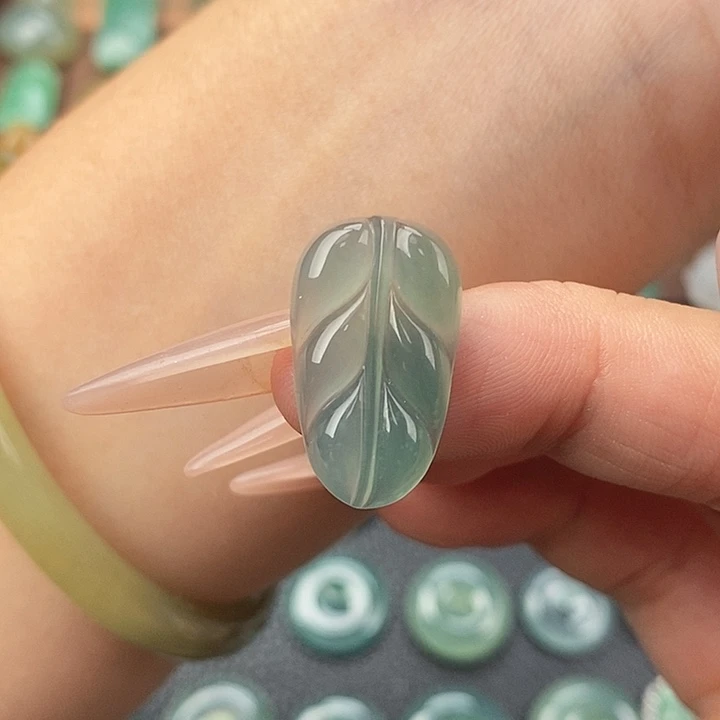 颈饰未镶嵌翡翠叶子