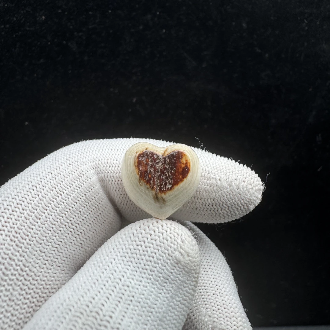 J7292天然猛犸牙爱心17.5*16.7mm支持鉴定 假一罚四