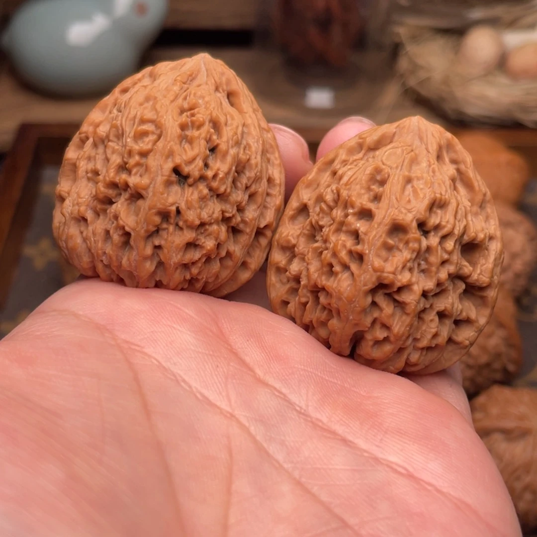 文玩核桃把件很**。G20号38南疆石