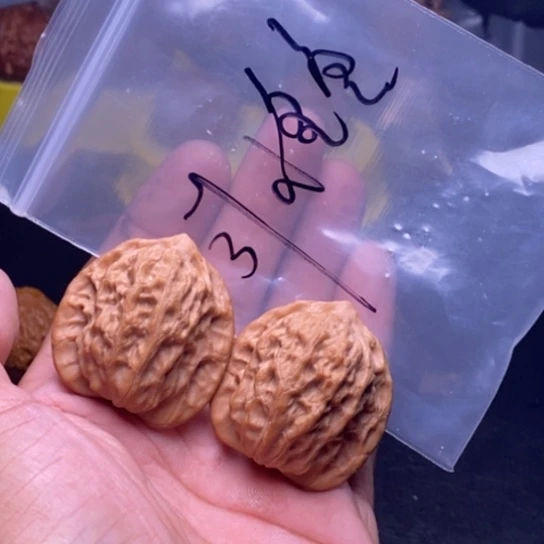 【闪购商品】把件文玩核桃小金鱼
