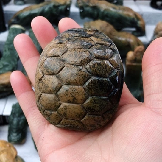 未镶嵌岫岩河磨玉（透闪石质玉）把件