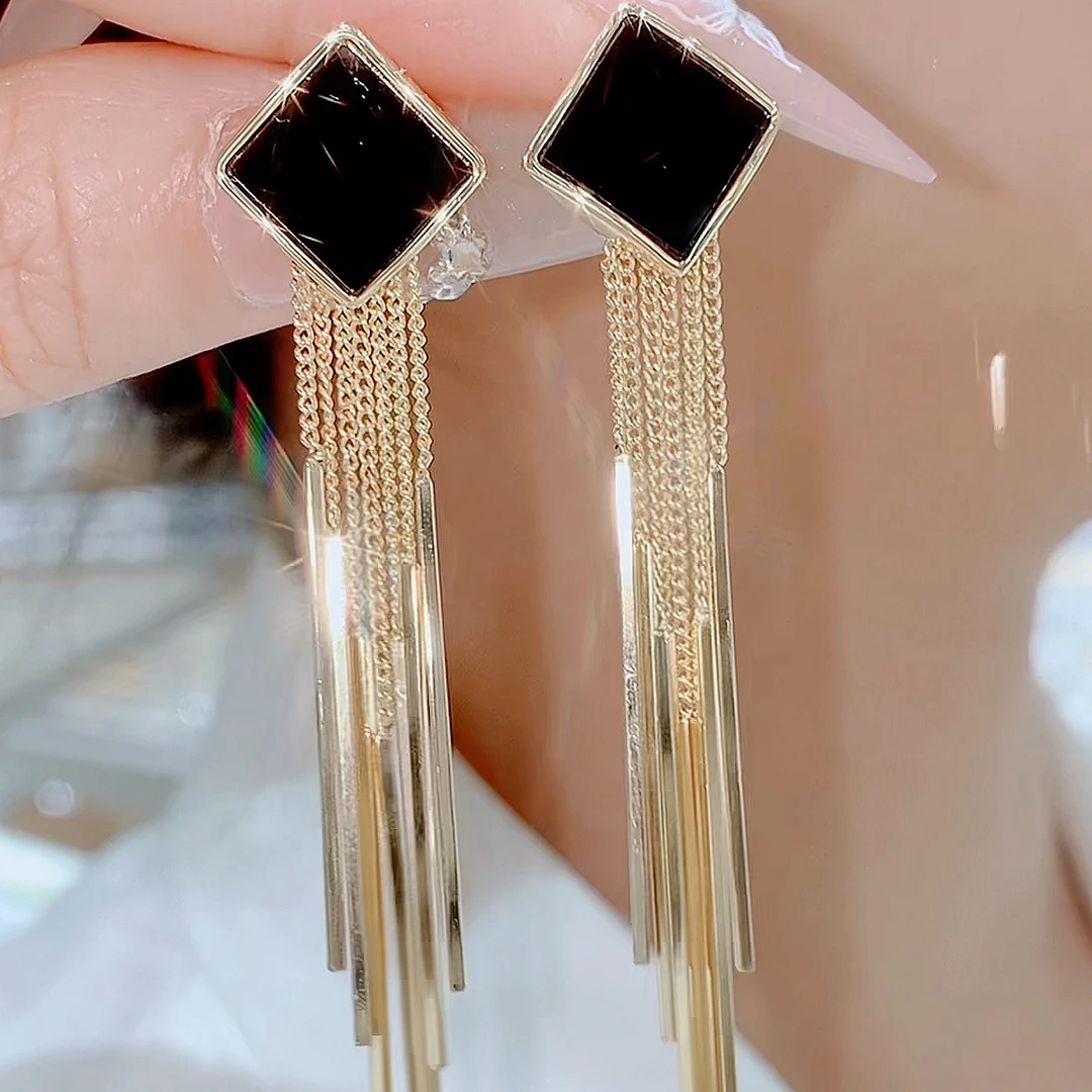 铜合金亚克力耳饰 大气-气质黑色显白轻奢高级短款韩系流苏耳环