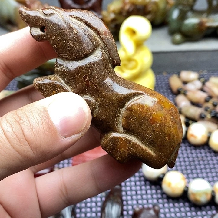 未镶嵌蛇纹石玉颈饰