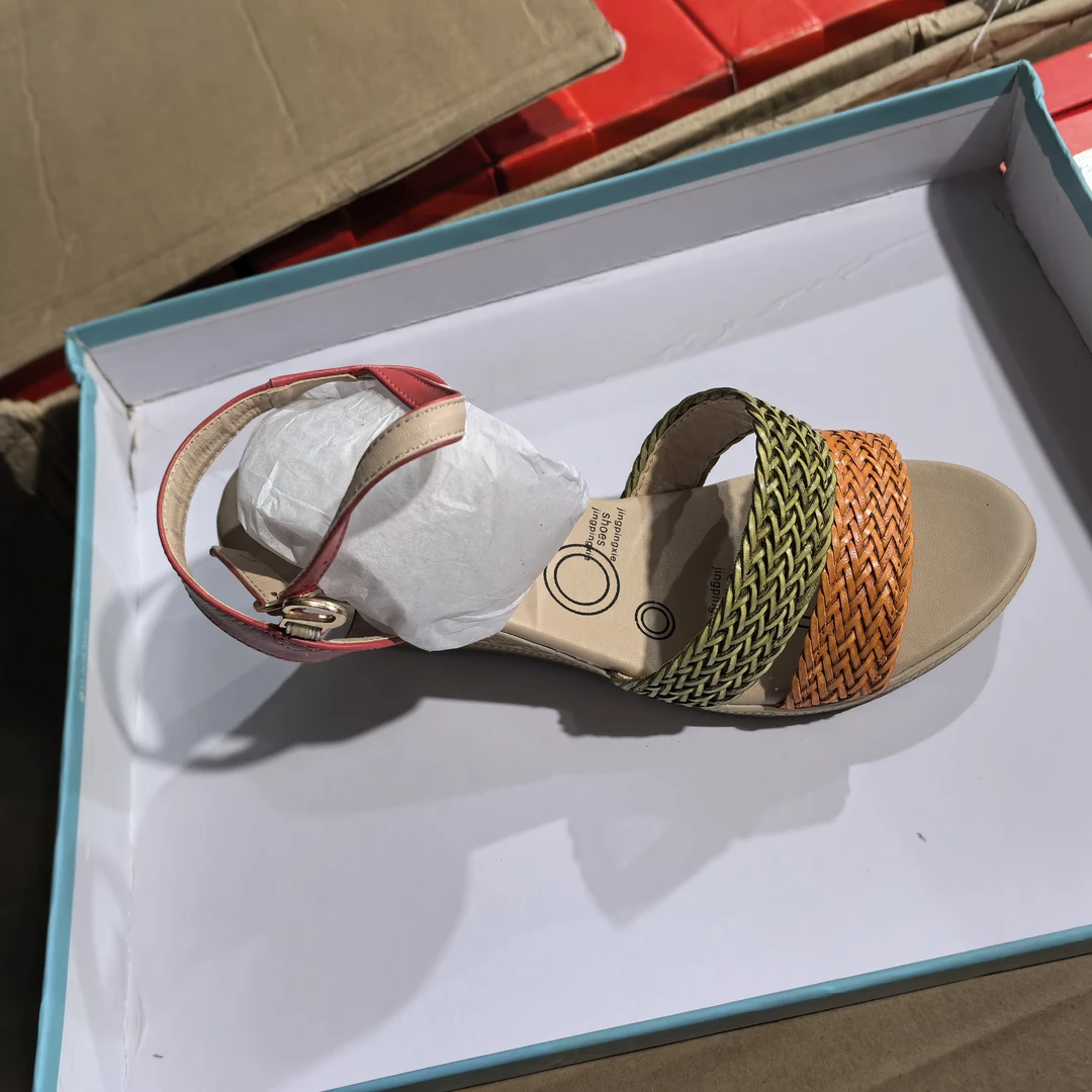 头层牛皮内里会破。愿意就买。没有包装。55387