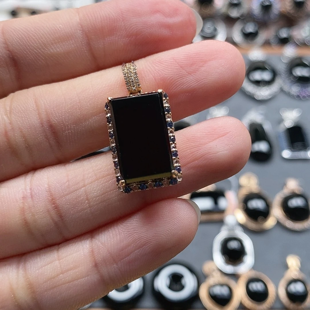 颈饰18K金镶嵌翡翠墨翠