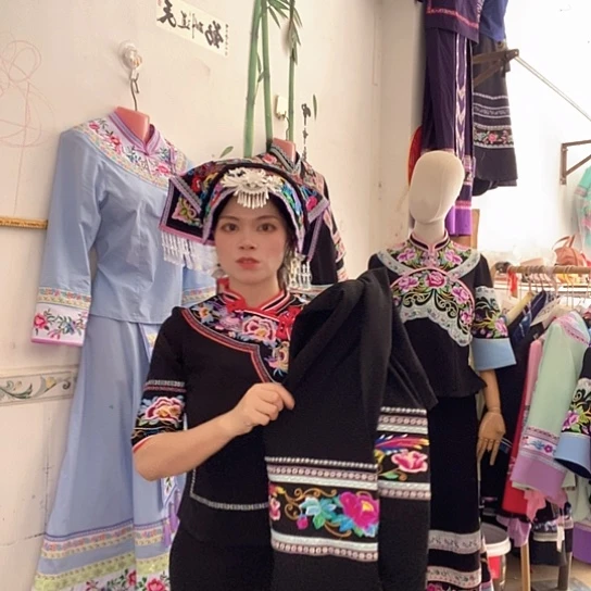 新款重工艺刺绣裤子