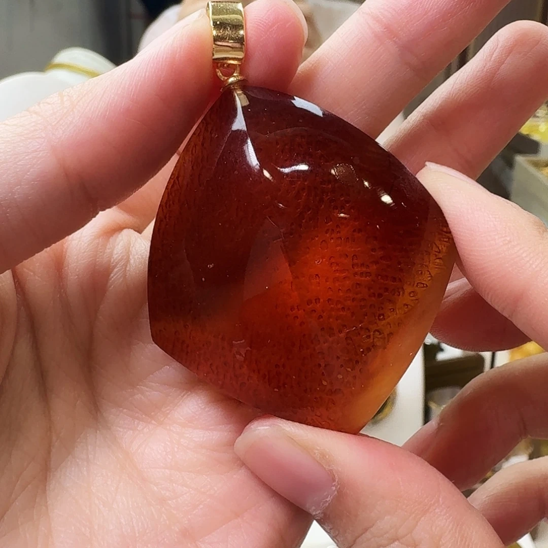 琥珀未镶嵌颈饰吊坠