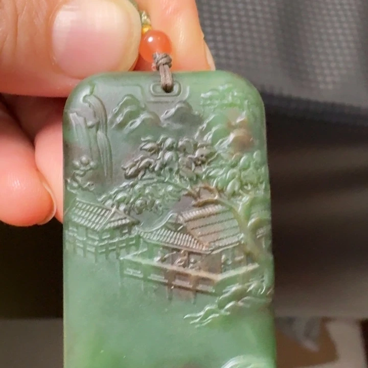颈饰未镶嵌和田玉红皮山水牌1