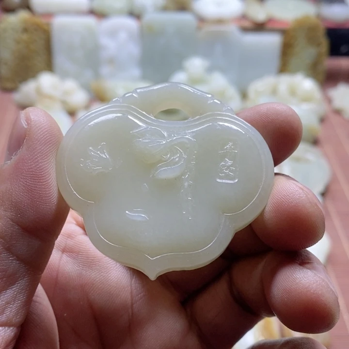 和田玉颈饰未镶嵌