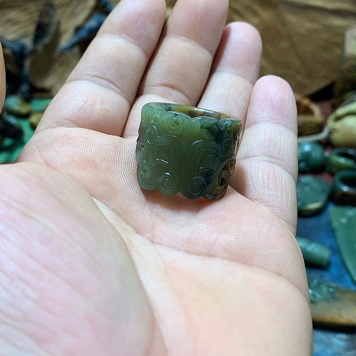 未镶嵌岫岩河磨玉（透闪石质玉）挂件
