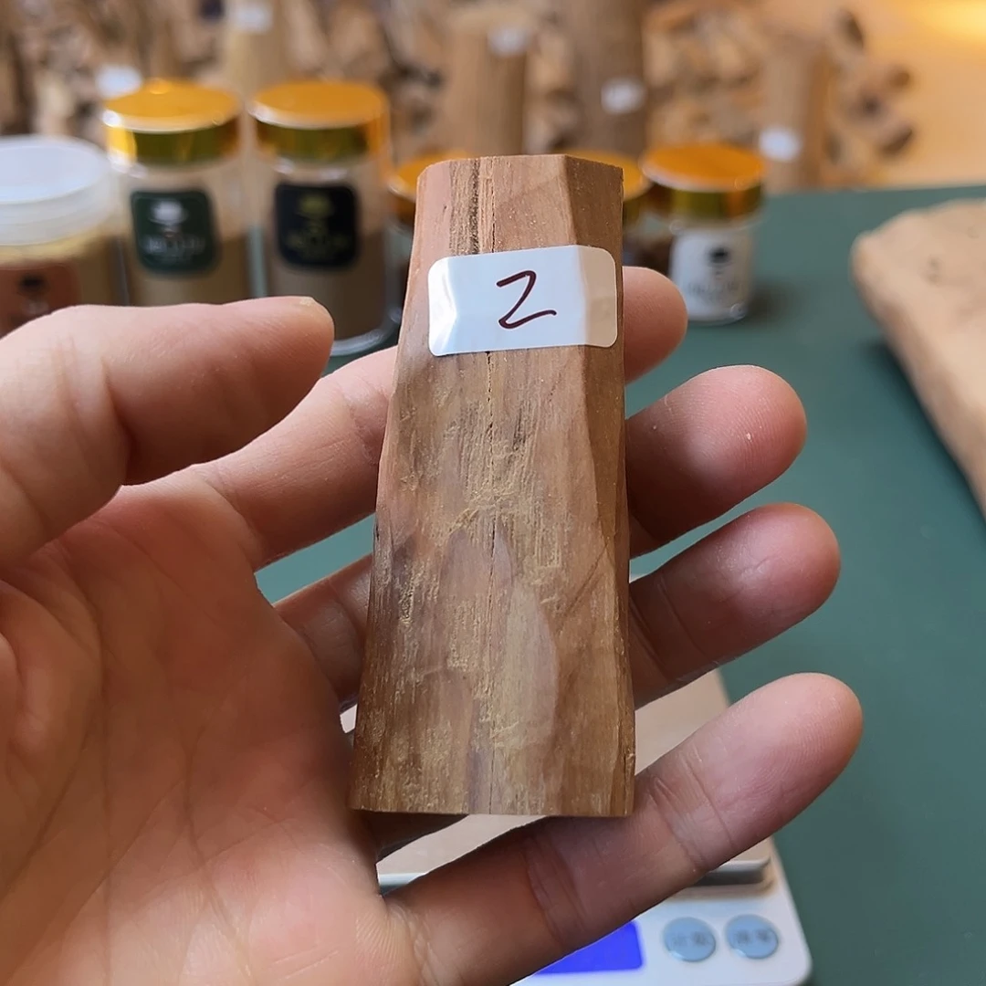 檀香木其他老山檀手把件52g