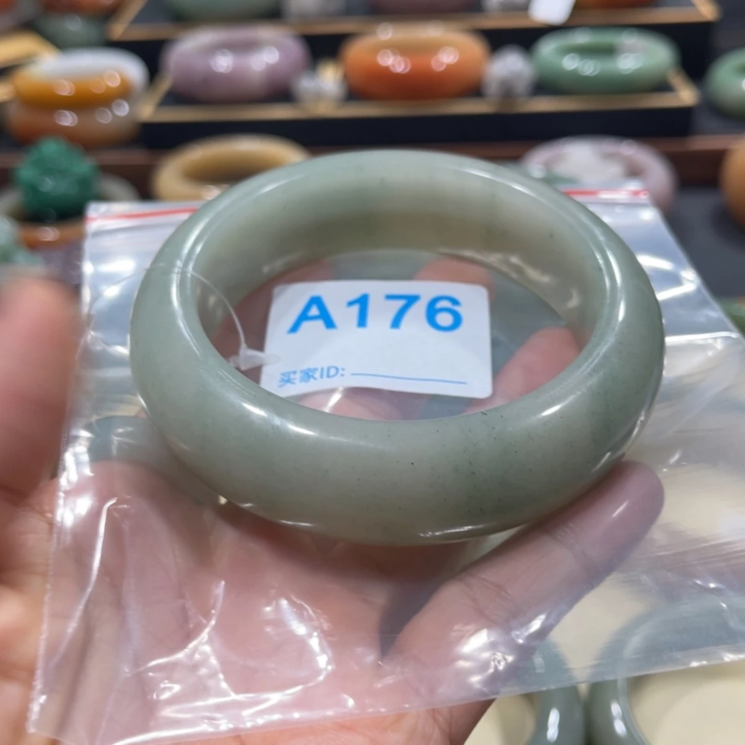 未镶嵌手镯石英岩玉
