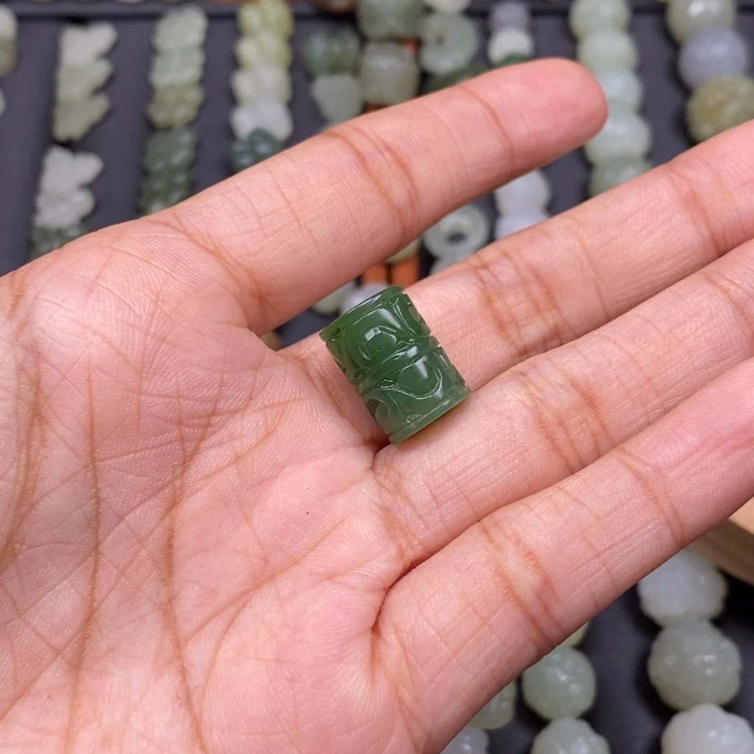 芝***～和田玉未镶嵌颈饰