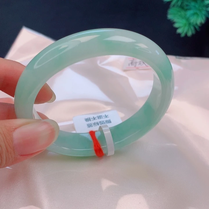 未镶嵌手镯（贵妃镯）翡翠55圈