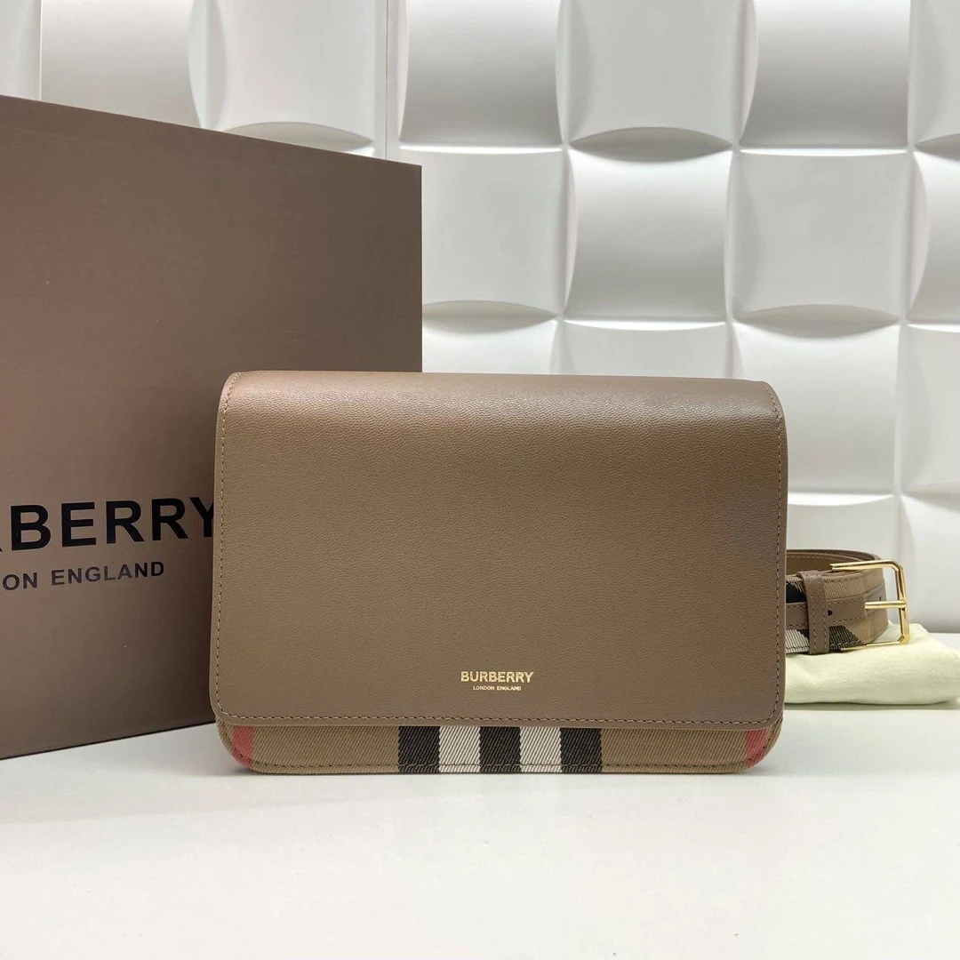 99新 BURBERRY/博柏利 思斯专属 巴宝莉棕色链条包 THCI2494