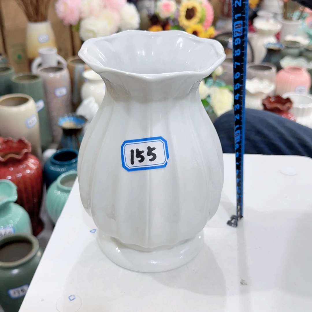 155号陶瓷高19厘米瑕疵一个