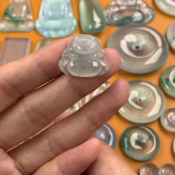 翡翠未镶嵌颈饰….