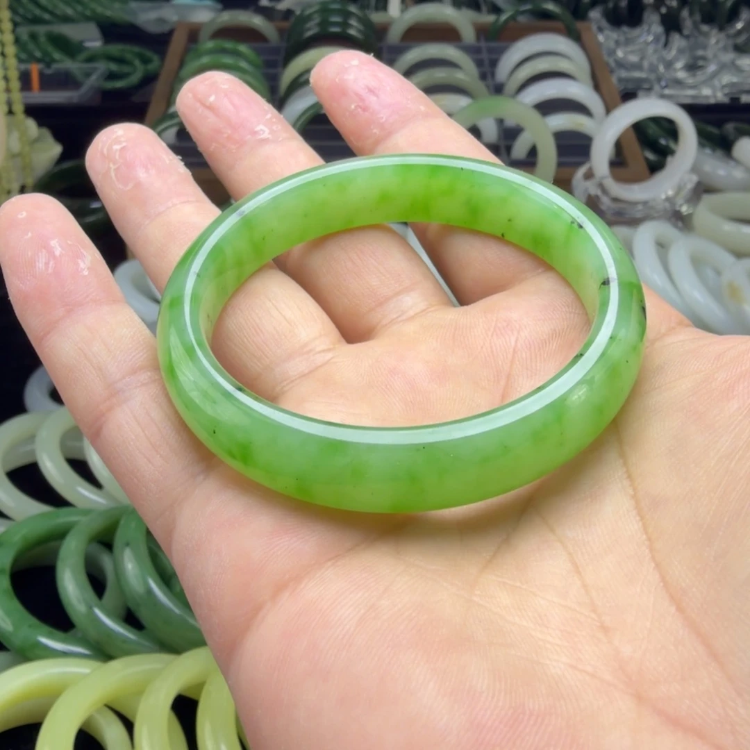 新***宝和田玉未镶嵌手镯