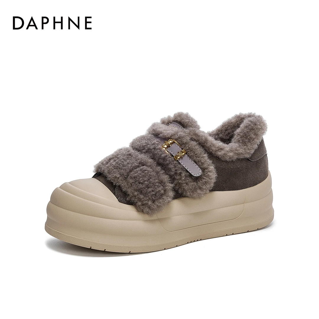 达芙妮秋冬新款纯色圆头女鞋韩系百搭板鞋时尚厚底毛乎乎休闲鞋