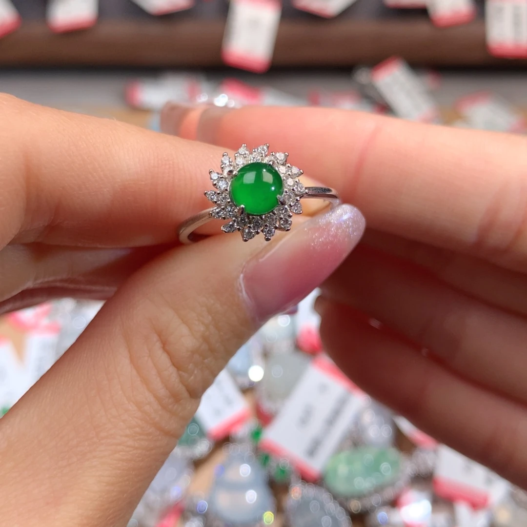 翡翠挂件未镶嵌蛋面