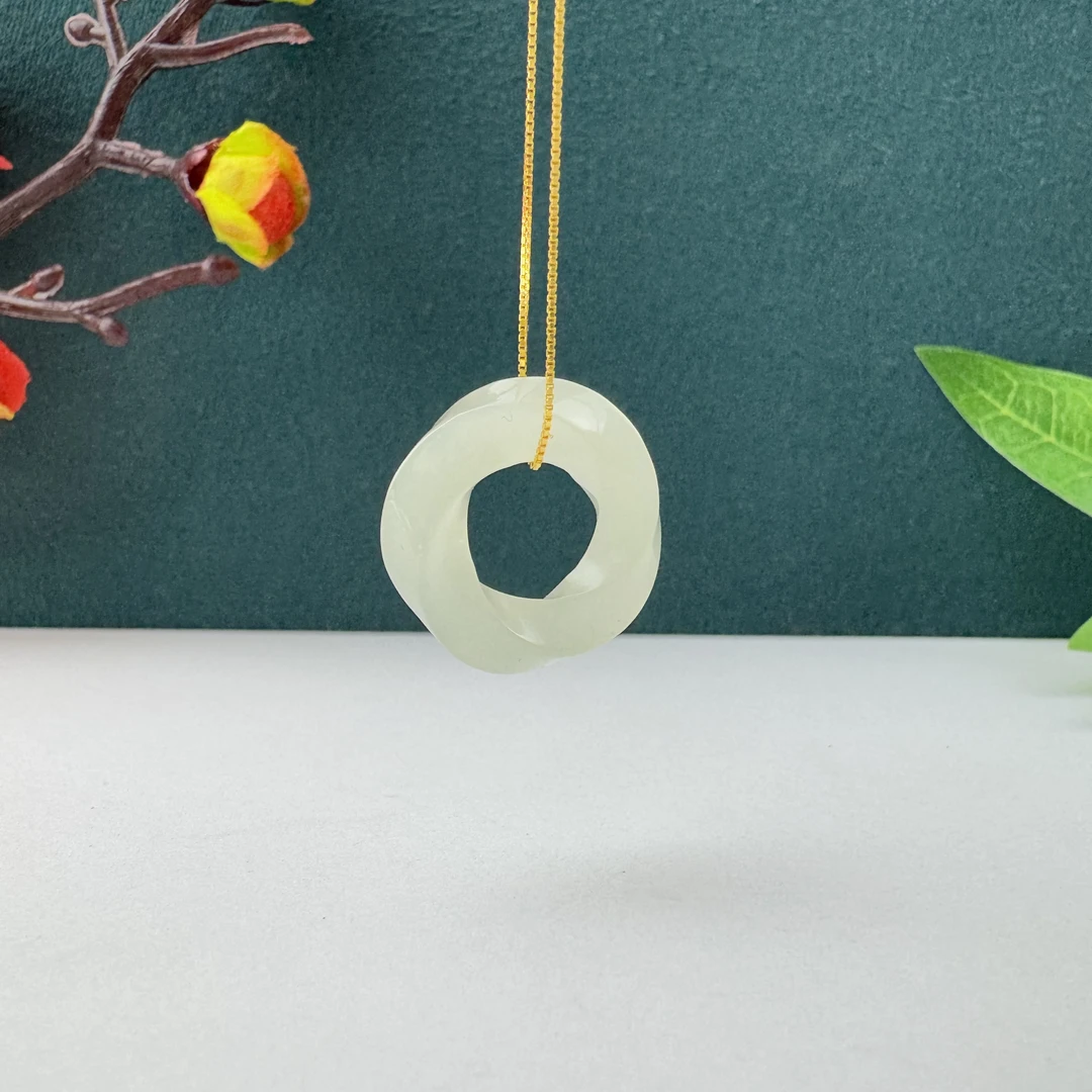 和田玉晴水吊坠莫比乌斯环挂坠气质简约坠链百搭