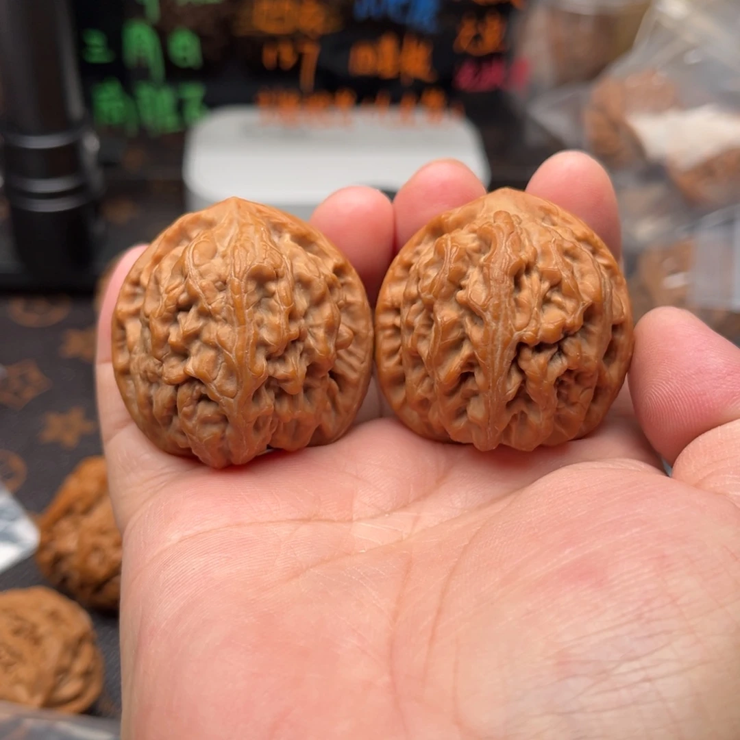 文玩核桃吊坠红锦