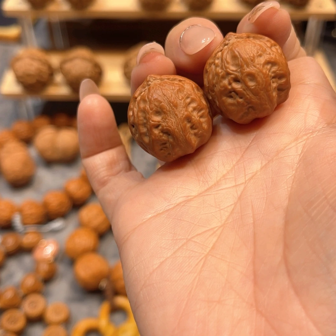 文玩核桃把件三日红