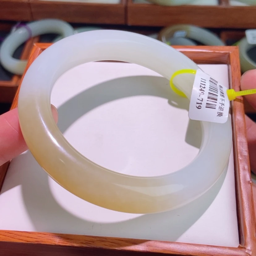 【闪购商品】和田玉手镯未镶嵌6061