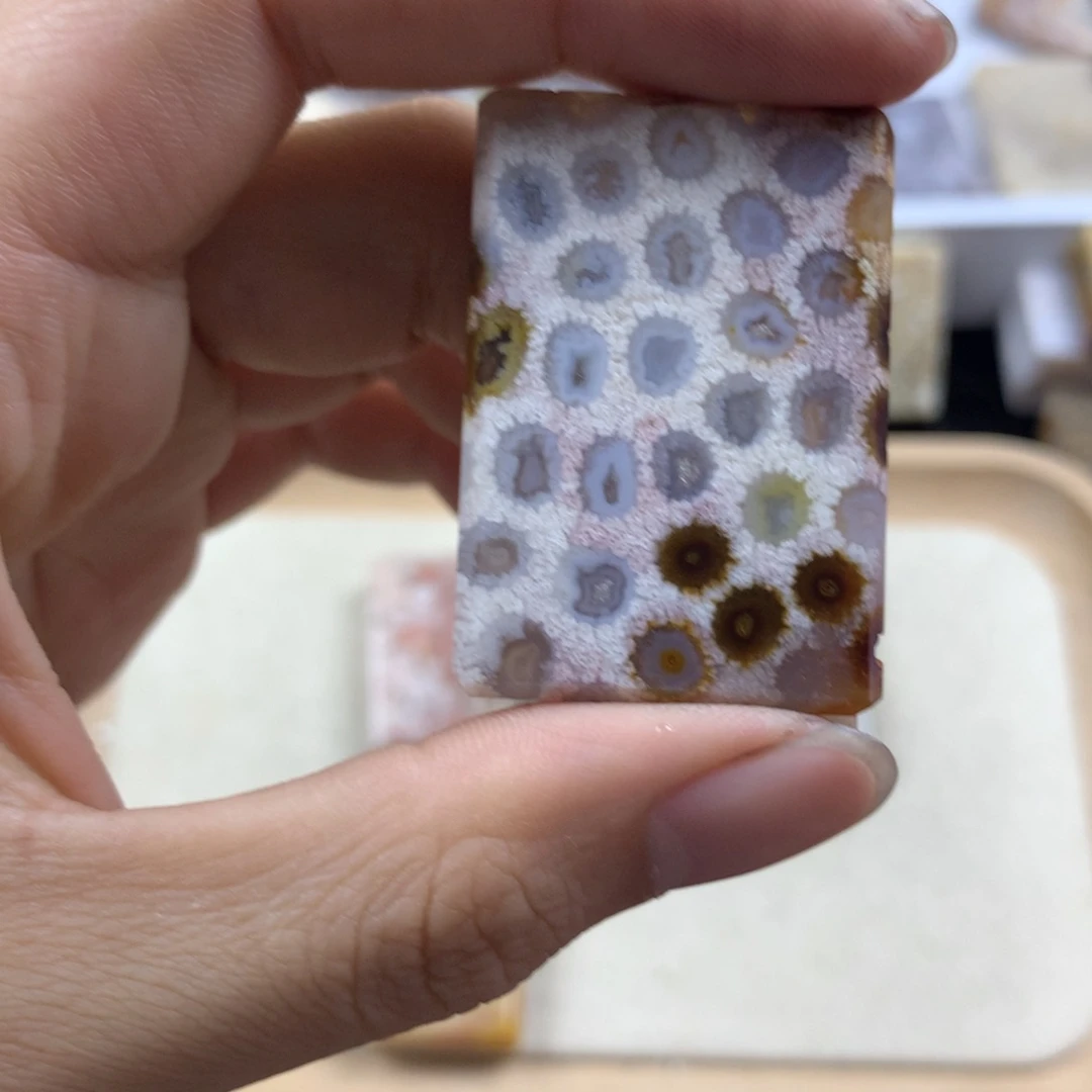 硅化珊瑚（珊瑚玉）无未镶嵌莓**恼