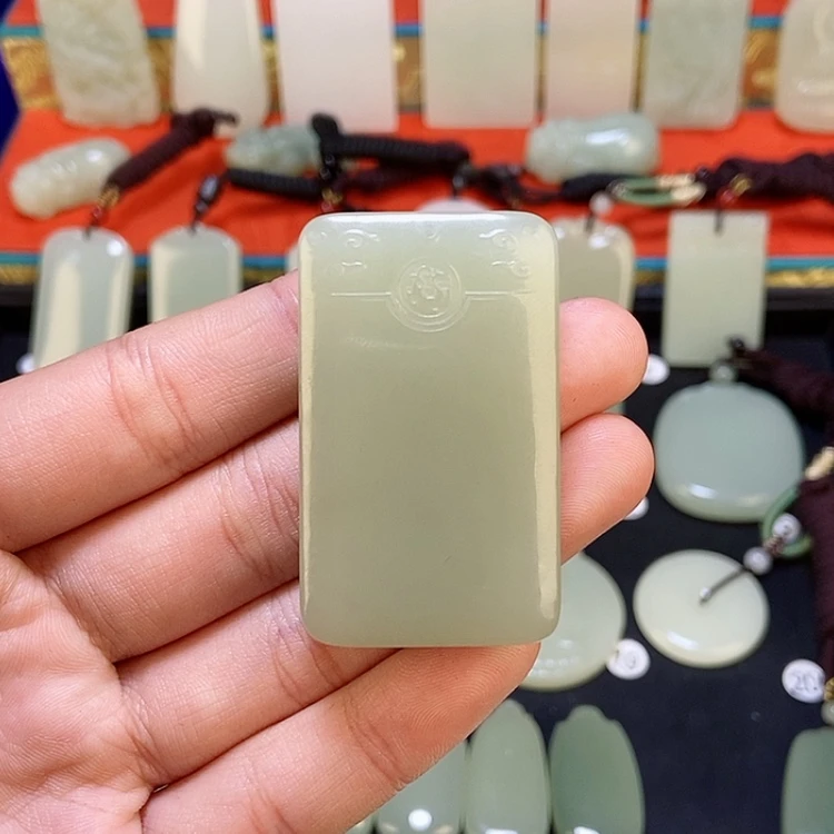 【闪购商品】颈饰未镶嵌和田玉