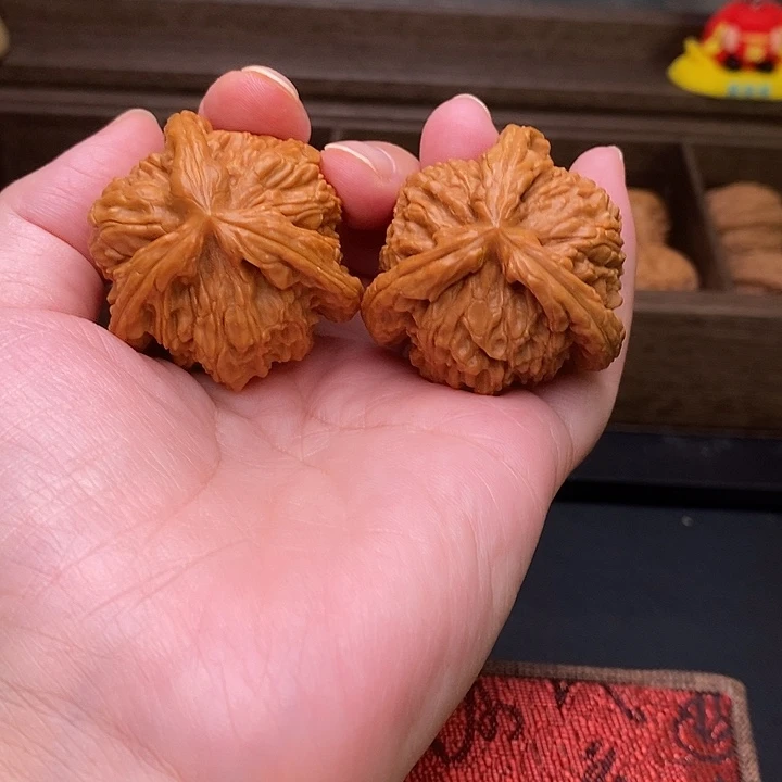 靳***吴把件文玩核桃白奔