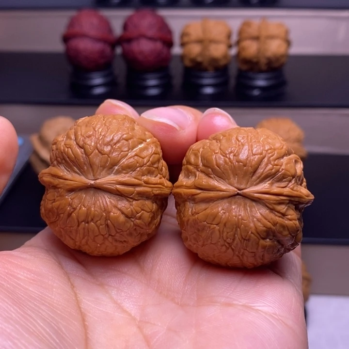 文玩核桃把件金蟒蛇皮球35