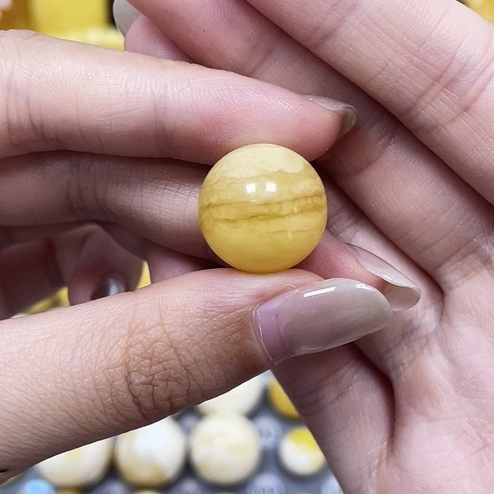琥珀未镶嵌裸石16mm瑕 2-2