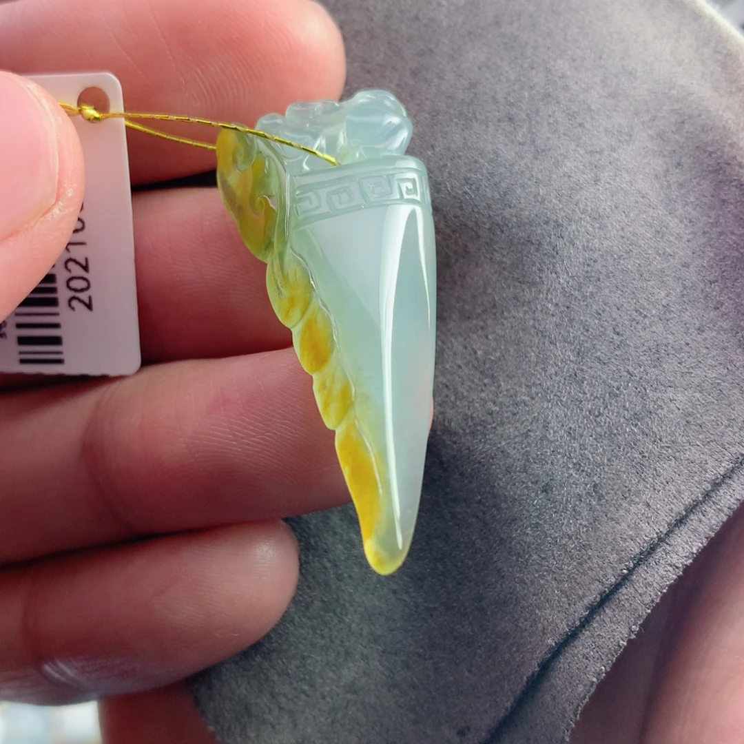 翡翠未镶嵌颈饰龙牙