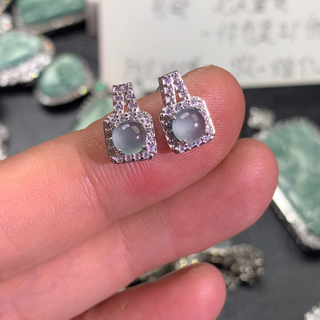 翡翠颈饰未镶嵌耳钉