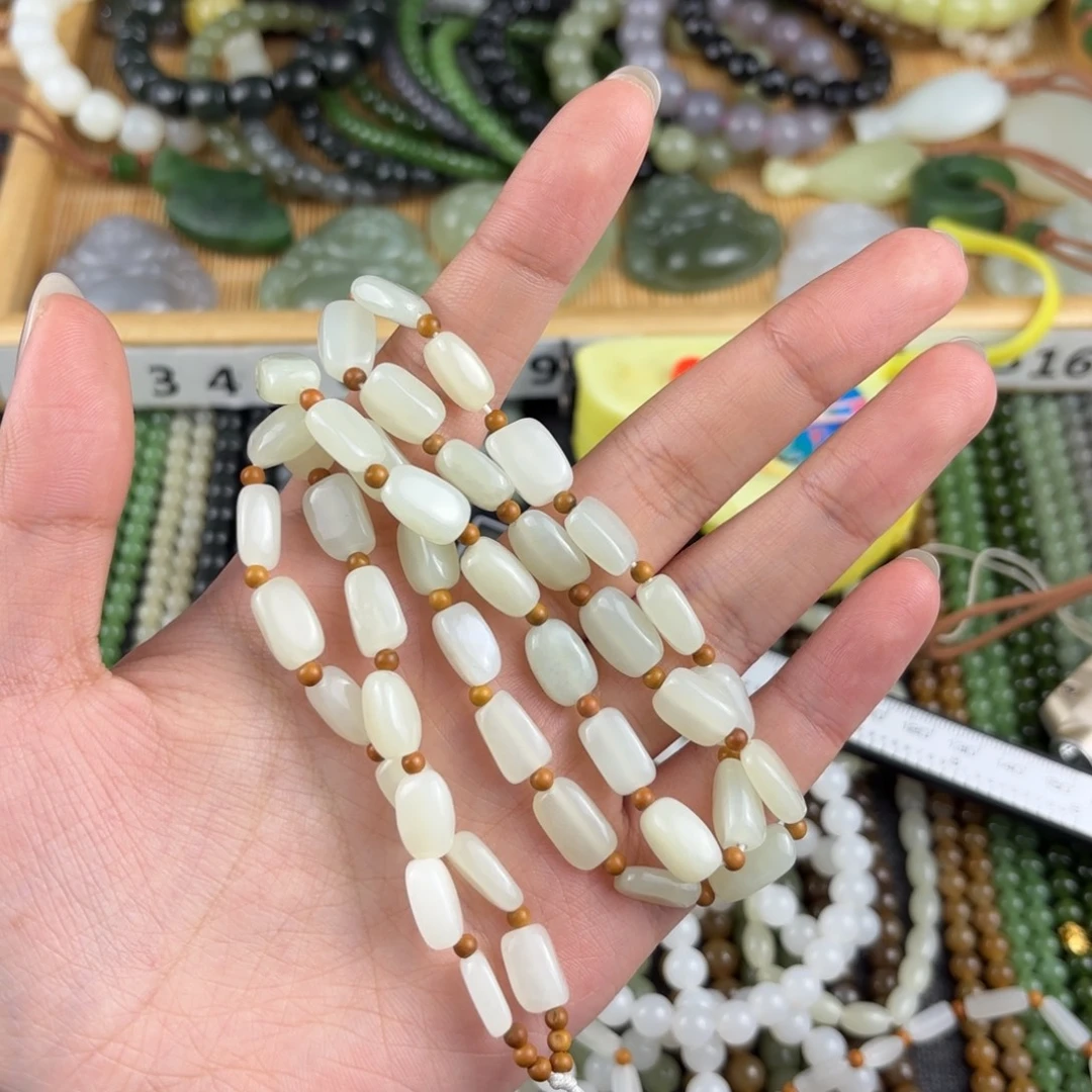 卖***钱和田玉未镶嵌颈饰