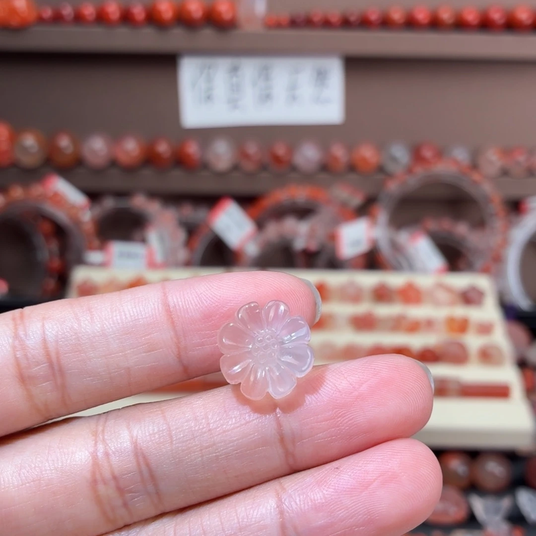 南红玛瑙未镶嵌川料小雏菊13+