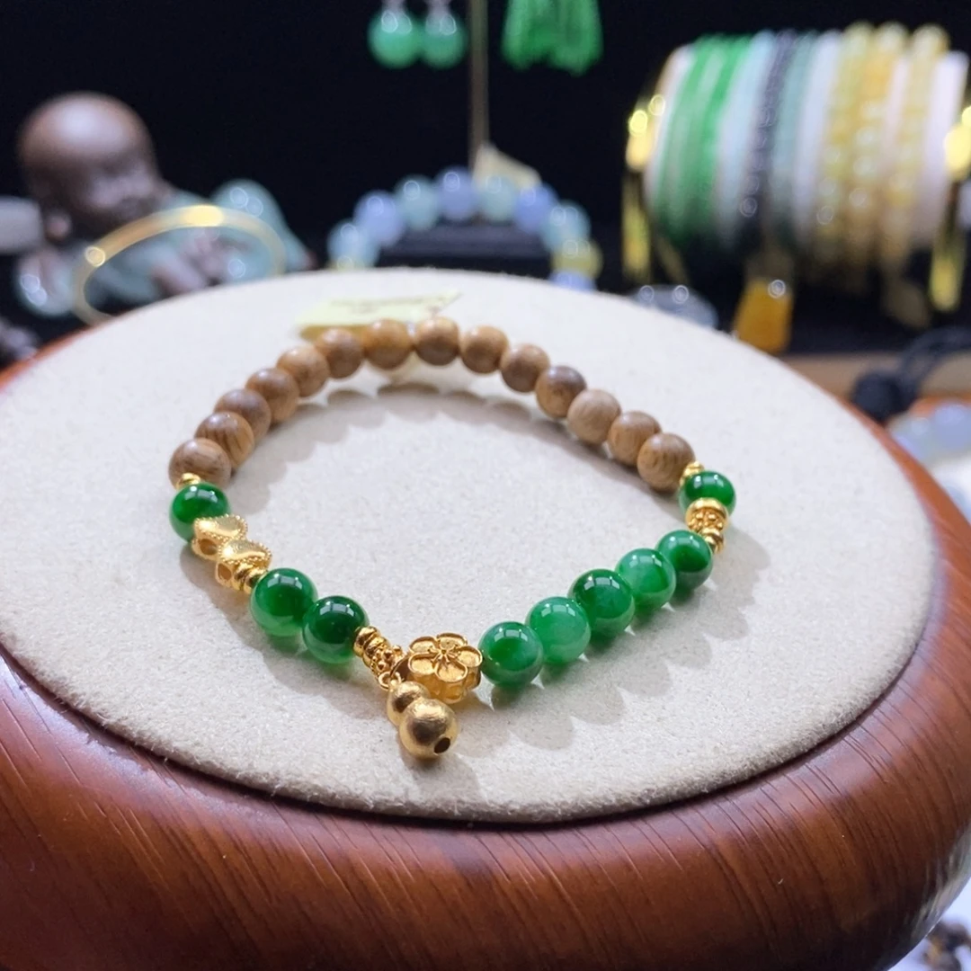 翡翠18K金镶嵌颈饰翡翠冰辣绿色手串