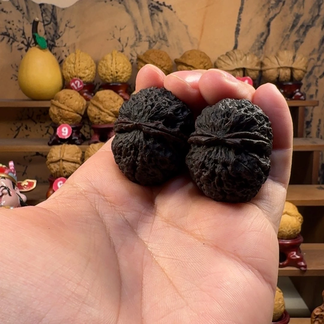 铁核桃把件地闷绣球