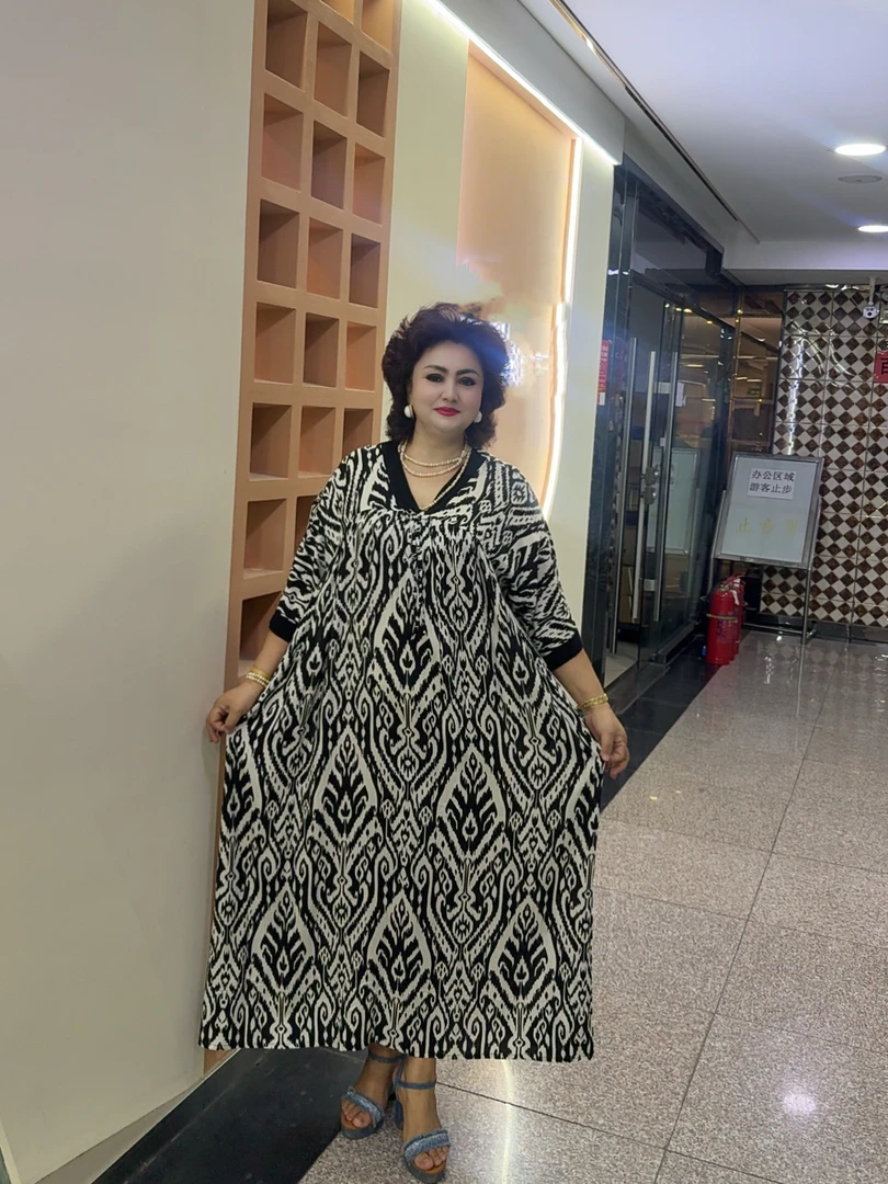 新款黑色长裙印花