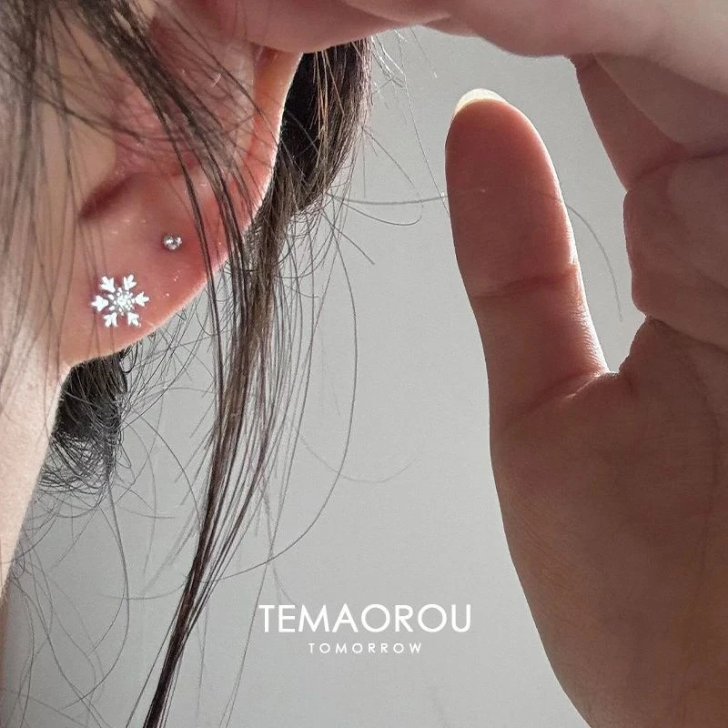 铜合金耳饰 雪花高级感简约百搭秋冬迷你可爱氛围感耳环