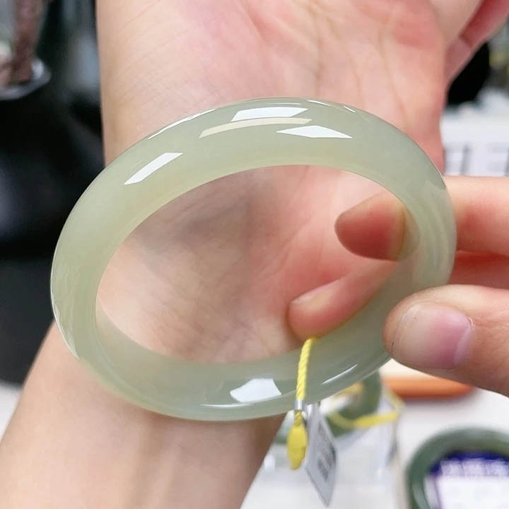 和田玉手镯54未镶嵌