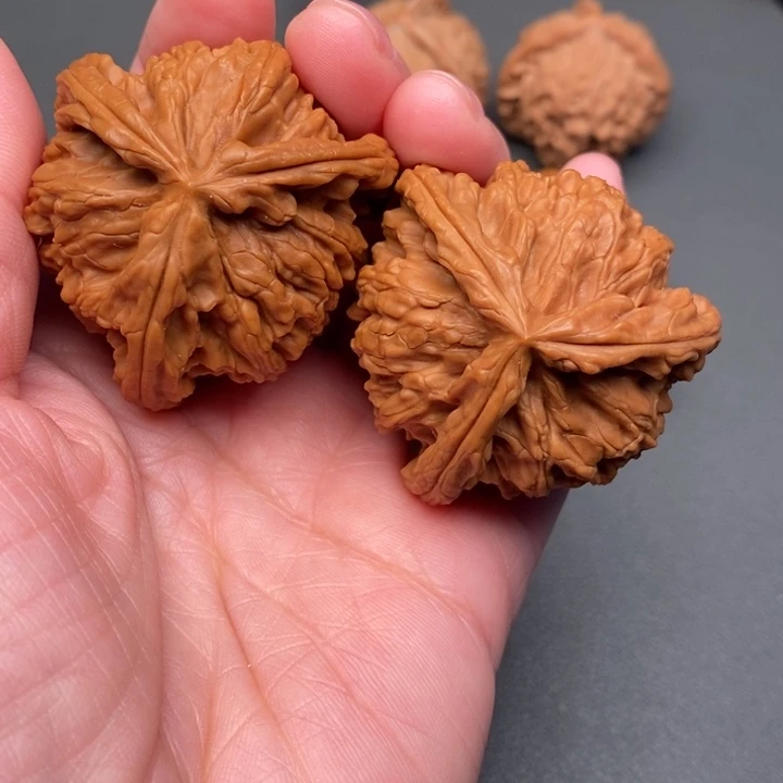 厚***：木质类核桃核桃核桃