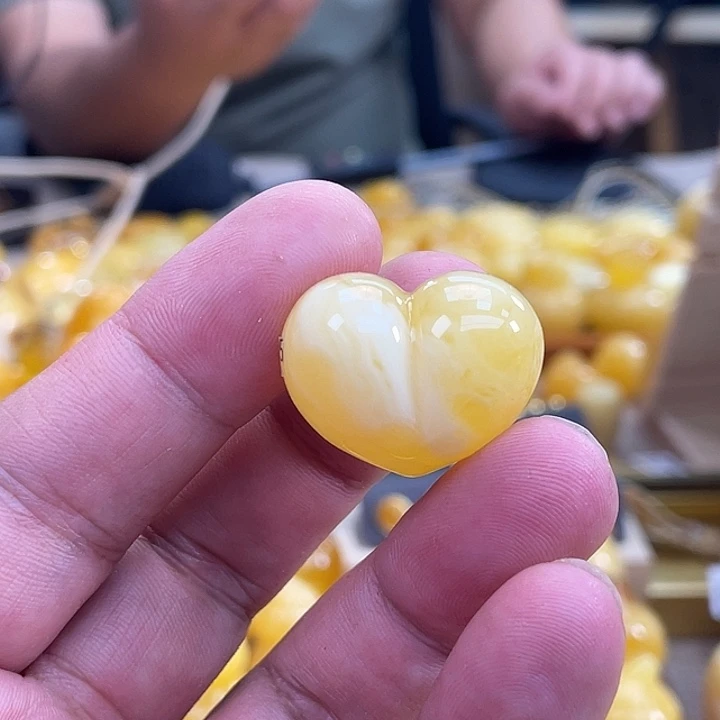 琥珀未镶嵌珠宝奇石琥珀