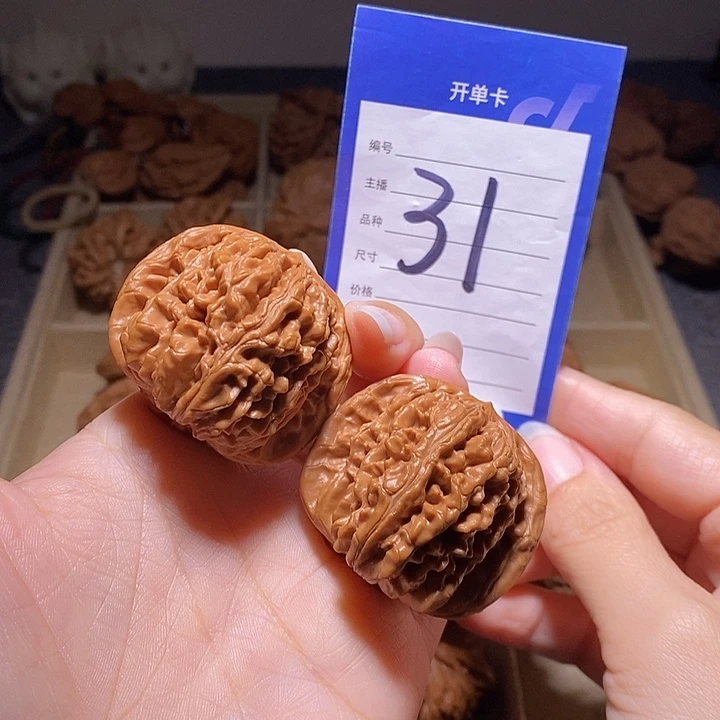 文玩核桃把件四座楼42左右有修