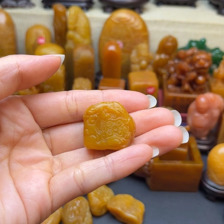 胡***迷寿山石印石题材：工艺品