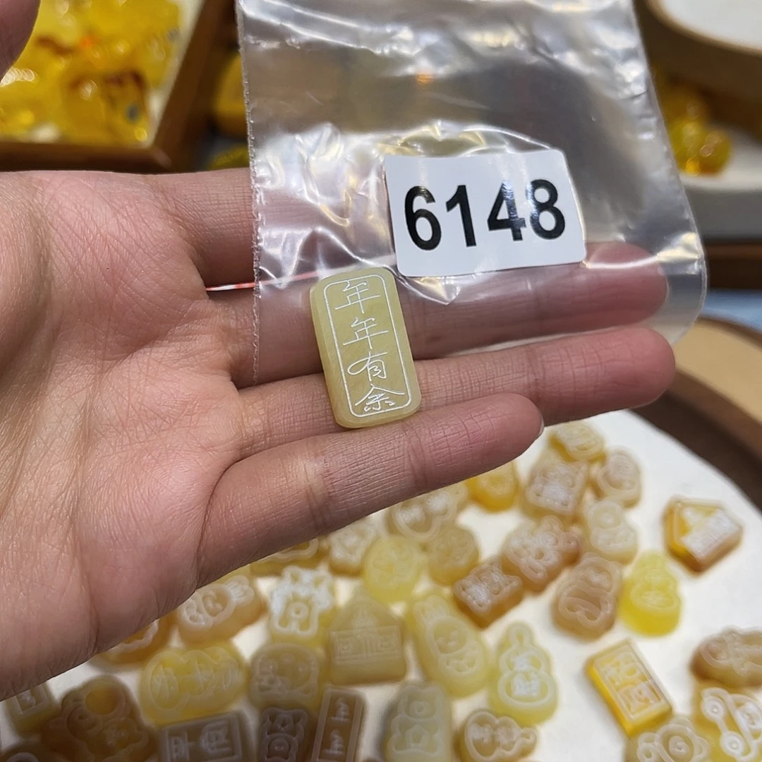 琥珀未镶嵌珠宝奇石